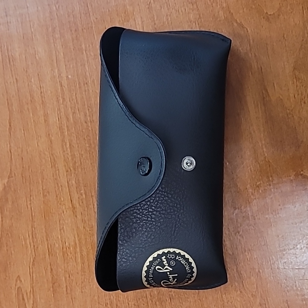 Black ray ban case